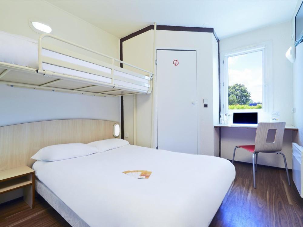 Hotel F1 Lyon Genay Massieux Exterior photo